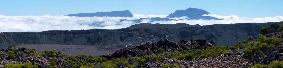 Grand Bnare et Piton des Neiges, vus du sommet du Chisny