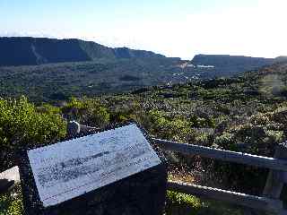 Parking du gte du volcan vers le Fond de la Rivire de l'Est