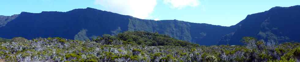 Piton des Grands Bois et Rempart de la rivire de l'Est