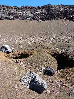 Erosion au pied du Demi-Piton