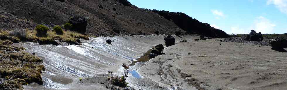 Cendre de Bellecombe au pied du Demi-Piton