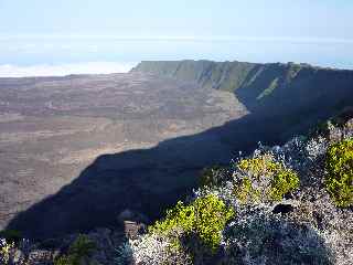 Piton de Bert - Ombre porte du rempart dans l'Enclos Fouqu