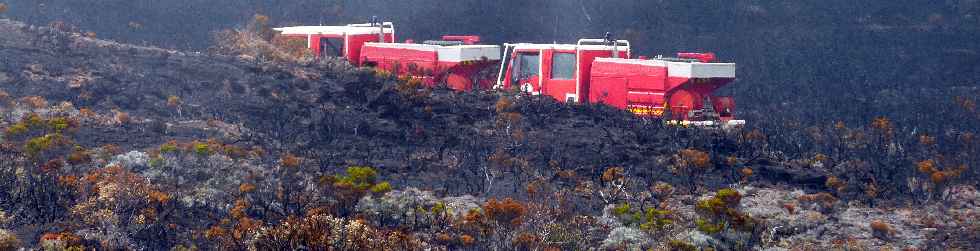 Incendies au volcan - novembre 2010 - Pente Zz - Pompiers