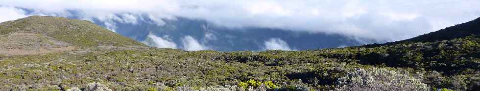 Vue vers la Plaine des Palmistes, sous les nuages