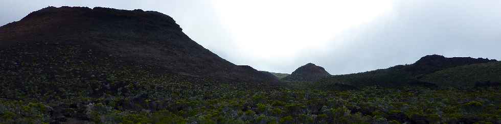 Fort du Volcan Sud - GR R2 - Puys Ramond, en venant du sud