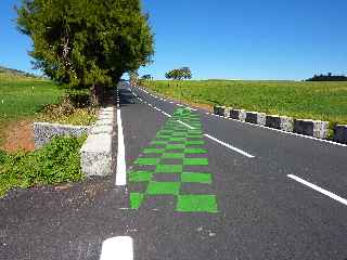 Piste cyclable sur la route du volcan