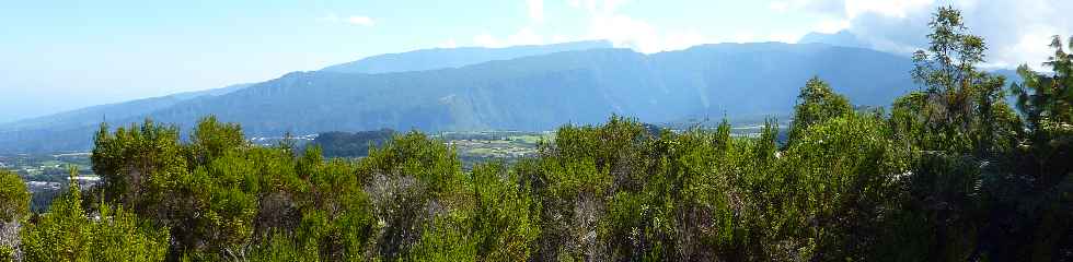 Piton Dugain -  Vue vers le Dimitile et le Piton des Neiges