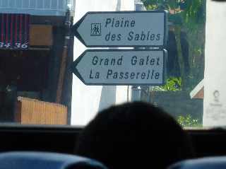 Car Jaune - Passage devant la route de Grand Galet