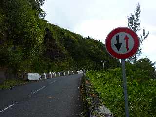 Grand Brl - Route des laves - Zone de chute de pierres - Rampes de Bois Blanc