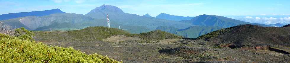 Point de vue du Bois d'Ozoux vers le massif du Piton des Neiges