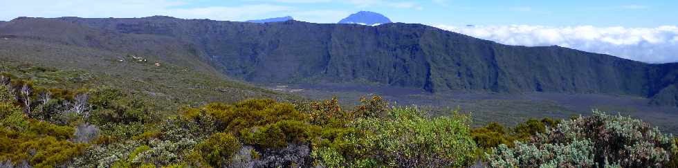 Sentier du Nez Coup de Ste-Rose - Vue vers le Grand Bnare et le Piton des Neiges