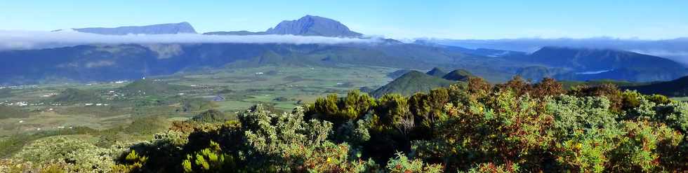 31 octobre 2014 - Le Tampon - Piton des Neiges et Grand Bnare depuis le Nez de Boeuf