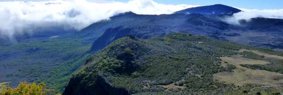 31 octobre 2014 - Volcan - Piton des Basaltes - Vue sur le Plateau des Basaltes