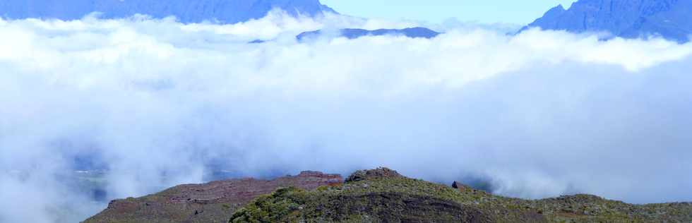 31 octobre 2014 - Volcan - Piton des Basaltes -  Vue sur le cratre Commerson