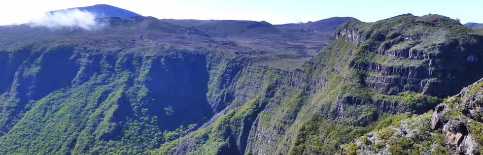 31 octobre 2014 - Massif du Piton de la Fournaise - Sentier du Rempart de la Rivire de l'Est - Cass de la Plaine des Sables