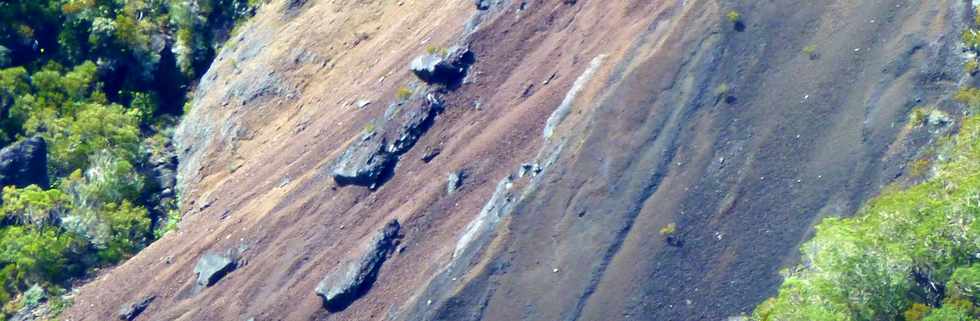 Piton de la Fournaise - Rempart de la rivire de l'Est- Eboulis au Cass de la Plaine des Sables