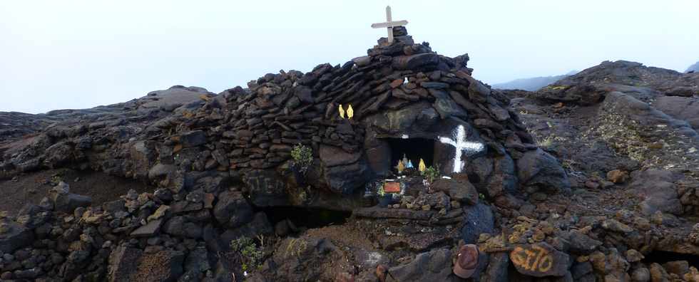 11 fvrier 2015 - Massif du Piton de la Fournaise - Entre Piton Rouge et parking Foc-Foc - Oratoire