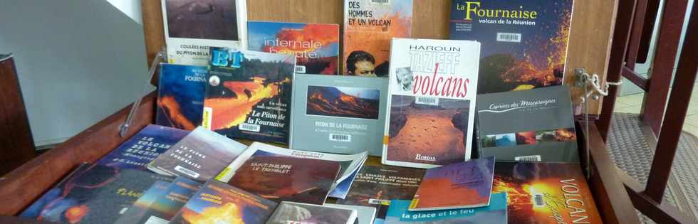 19 mai 2015 - Expo livres  Piton de la Fournaise  la mdiathque de St-Pierre