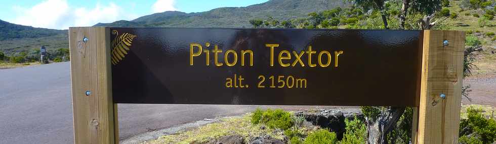 23 mai 2015 - Massif du Piton de la Fournaise -Piton Textor -  Panneau ONF