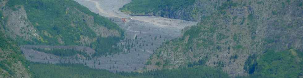 23 mai 2015 - Massif de la Fournaise - Nez de Boeuf - Aménagements ONF - Vue sur la rivière des Remparts
