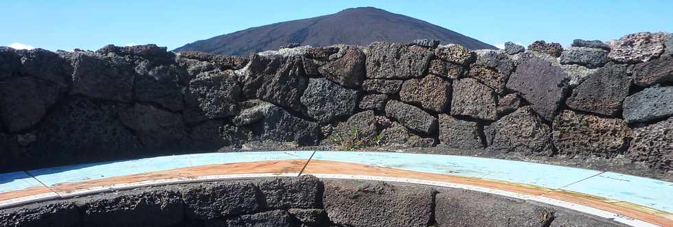 22 juillet 2015 - Massif du Piton de la Fournaise -  Vue sur le Piton depuis le Pas de Bellecombe