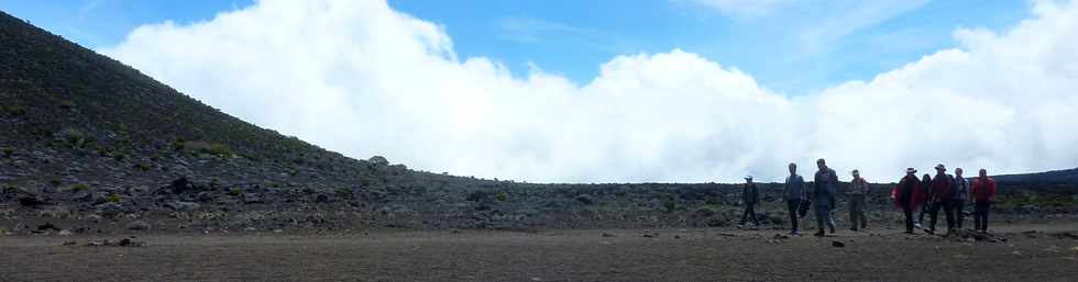 30 octobre 2015 - Massif de la Fournaise - Piton Rouge - Crmonie de dnomination du cratre Kei Aki et du cratre Kalla et Pl