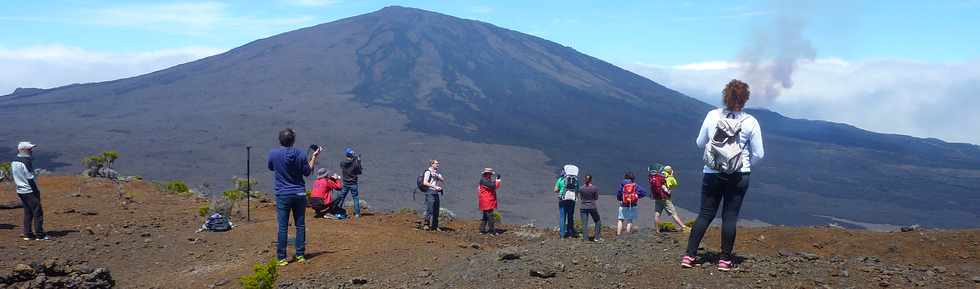 30 octobre 2015 - Massif de la Fournaise - Piton Rouge - Crmonie de dnomination du cratre Kei Aki et du cratre Kalla et Pl