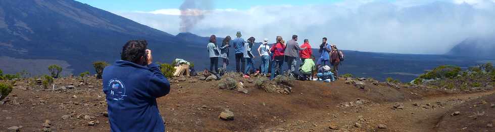 30 octobre 2015 - Massif de la Fournaise - Piton Rouge - Crmonie de dnomination du cratre Kei Aki et du cratre Kalla et Pl