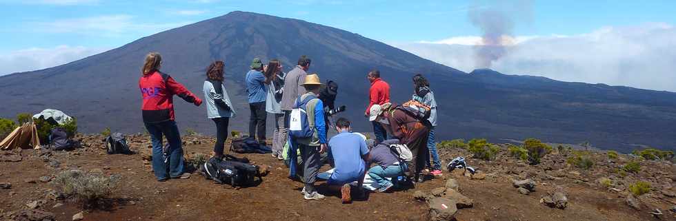 30 octobre 2015 - Massif de la Fournaise - Piton Rouge - Crmonie de dnomination du cratre Kei Aki et du cratre Kalla et Pl