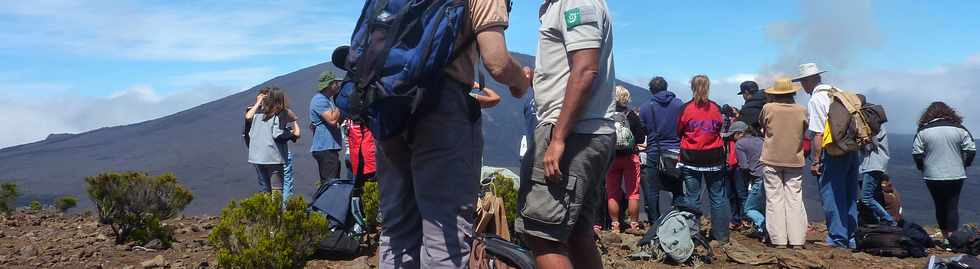 30 octobre 2015 - Massif de la Fournaise - Piton Rouge - Crmonie de dnomination du cratre Kei Aki et du cratre Kalla et Pl