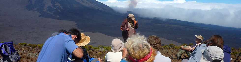 30 octobre 2015 - Massif de la Fournaise - Piton Rouge - Crmonie de dnomination du cratre Kei Aki et du cratre Kalla et Pl