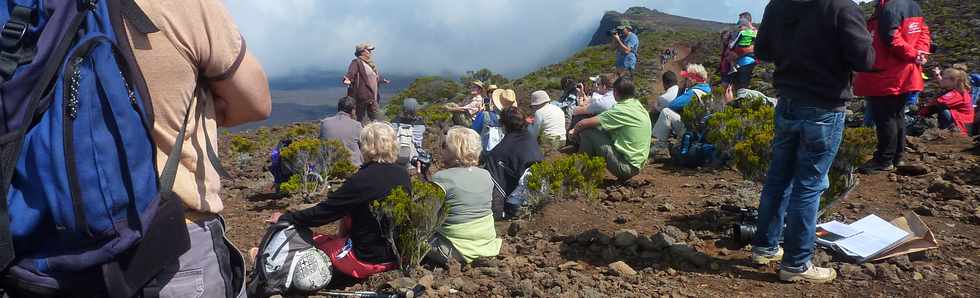 30 octobre 2015 - Massif de la Fournaise - Piton Rouge - Crmonie de dnomination du cratre Kei Aki et du cratre Kalla et Pl