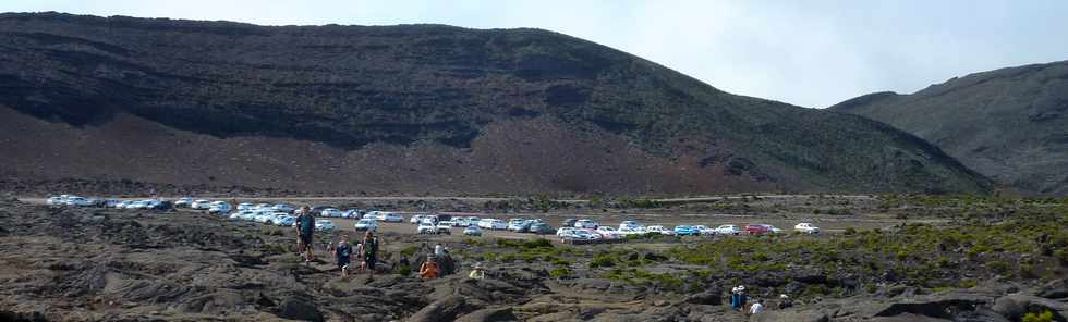 30 octobre 2015 - Massif de la Fournaise - Piton Rouge - Crmonie de dnomination du cratre Kei Aki et du cratre Kalla et Pl