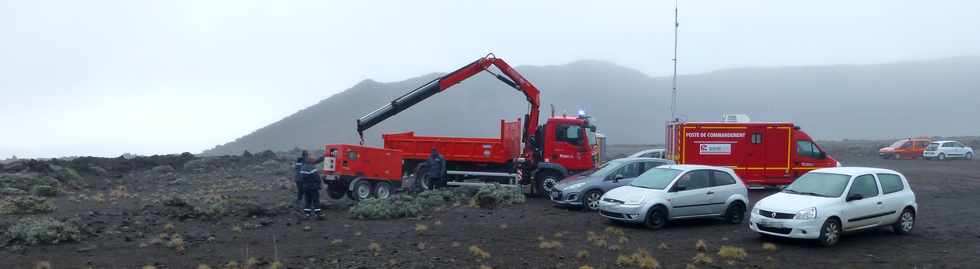 26 mai 2016 - Eruption au Piton de la Fournaise - Ile de la Runion - Parking Foc-Foc - Matriel SDIS