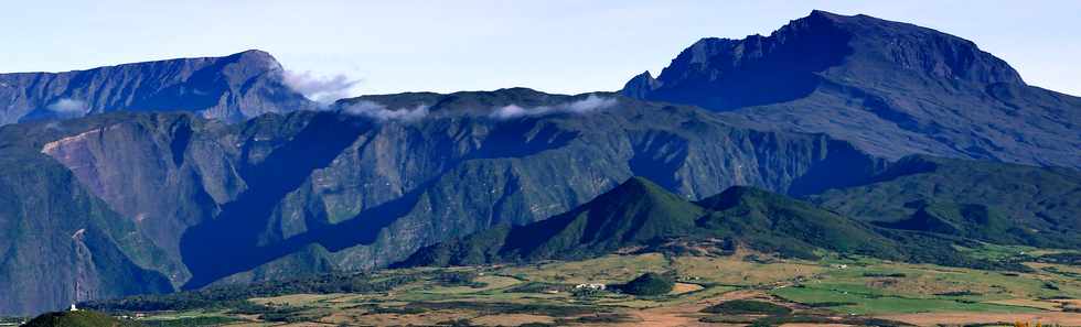 14 juillet 2017 - Ile de la Réunion - Eruption au Piton de la Fournaise -  Vue sur le PIton des Neiges