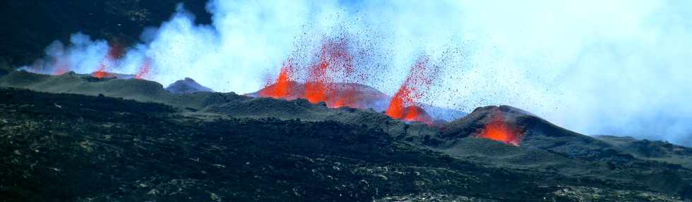 14 juillet 2017 - Ile de la Réunion - Eruption au Piton de la Fournaise - Vue depuis le Piton de Bert