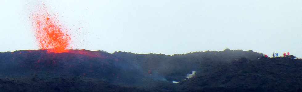 3 avril 2018 - Eruption du Piton de la Fournaise - Fissure au pied du Nez Coup de Ste-Rose - Vue depuis le Piton de Partage