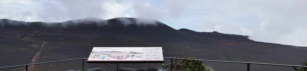 3 avril 2018 - Eruption du Piton de la Fournaise - Fissure au pied du Nez Coup de Ste-Rose - Plaine des Sables