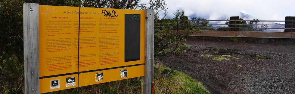 3 avril 2018 - Eruption du Piton de la Fournaise - Fissure au pied du Nez Coup de Ste-Rose - Pas de Bellecombe