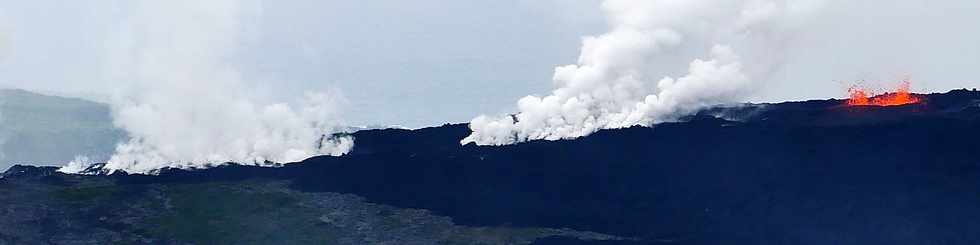 3 avril 2018 - Eruption du Piton de la Fournaise - Fissure au pied du Nez Coup de Ste-Rose - Vue depuis le Piton de Partage