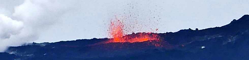 3 avril 2018 - Eruption du Piton de la Fournaise - Fissure au pied du Nez Coup de Ste-Rose - Vue depuis le Piton de Partage