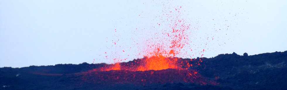 3 avril 2018 - Eruption du Piton de la Fournaise - Fissure au pied du Nez Coup de Ste-Rose - Vue depuis le sentier