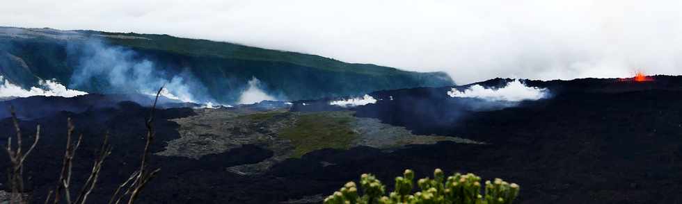 3 avril 2018 - Eruption du Piton de la Fournaise - Fissure au pied du Nez Coup de Ste-Rose - Vue depuis le sentier