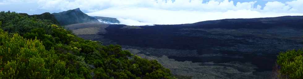 3 avril 2018 - Eruption du Piton de la Fournaise - Fissure au pied du Nez Coup de Ste-Rose - Vue depuis le sentier