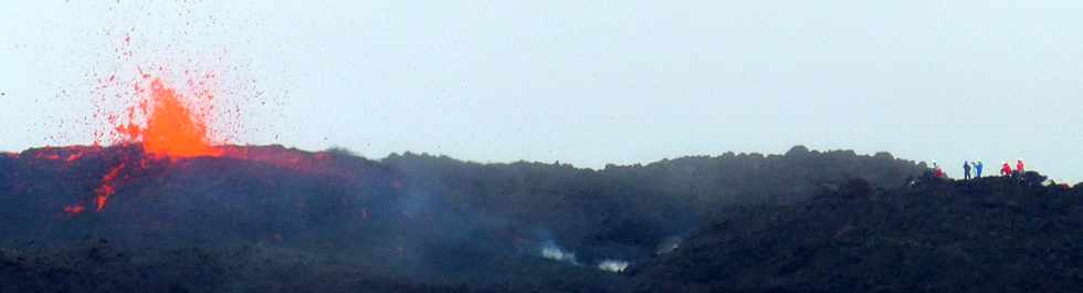 3 avril 2018 - Eruption du Piton de la Fournaise - Fissure au pied du Nez Coup de Ste-Rose - Vue depuis le Piton de Partage