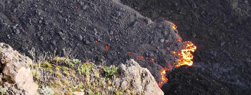 29 avril 2018 - Piton de la Fournaise - Eruption du 27 avril 2018  proximit du cratre Rivals -