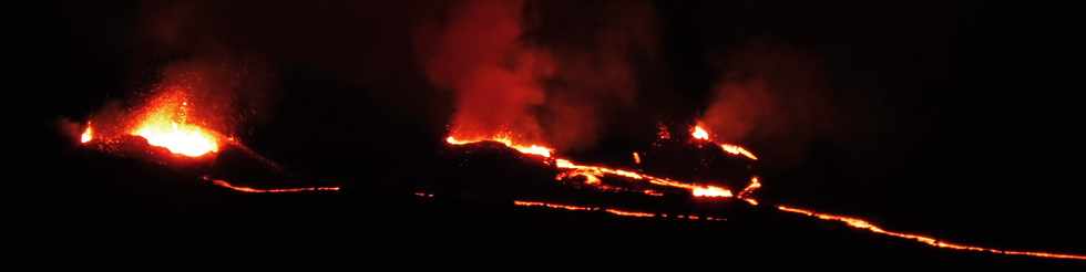 29 avril 2018 - Piton de la Fournaise - Eruption du 27 avril 2018  proximit du cratre Rivals -