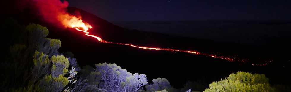 29 avril 2018 - Piton de la Fournaise - Eruption du 27 avril 2018  proximit du cratre Rivals -