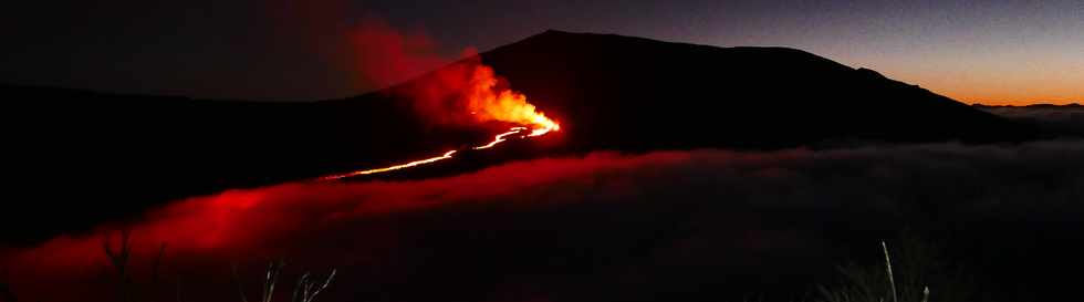 29 avril 2018 - Piton de la Fournaise - Eruption du 27 avril 2018  proximit du cratre Rivals -