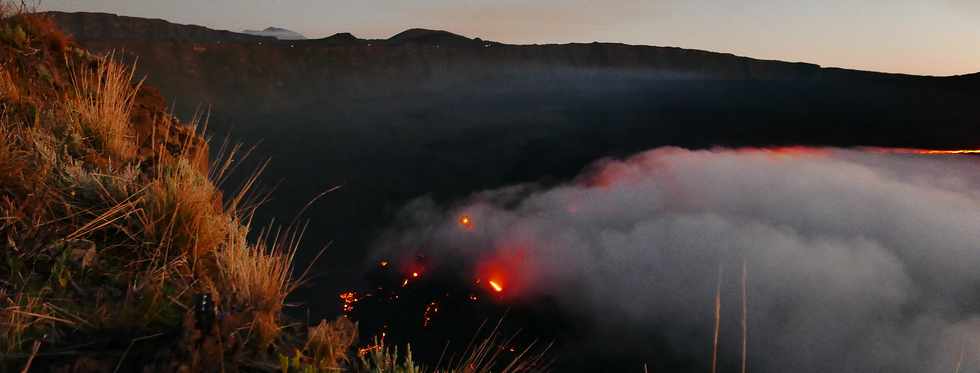 29 avril 2018 - Piton de la Fournaise - Eruption du 27 avril 2018  proximit du cratre Rivals -